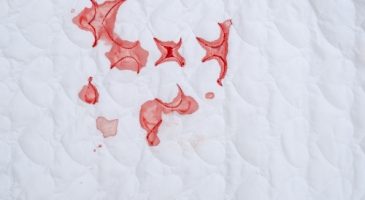 Conseil sexe : Toutes les femmes saignent-elles lors de leur premier rapport sexuel ?