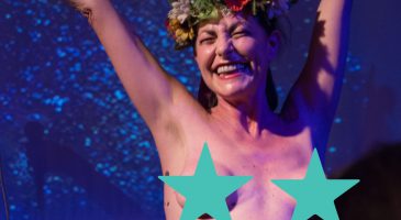 Insolite: Lio seins nus sur scène...pour les 10 ans des Femen