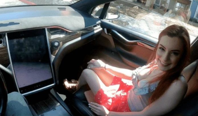 Le premier porno dans une Tesla en autopilote fait le buzz ! - interstron.ru