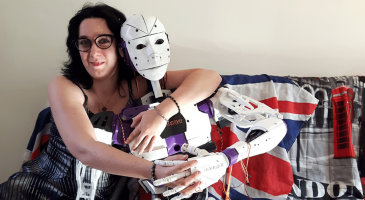 "Robotsexuelle" : elle veut se marier avec son robot ! - interstron.ru