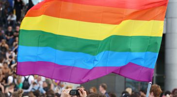 russie accusation plainte procès Apple propagande gay homosexuel iPhone application cryptomonnaie gaycoins