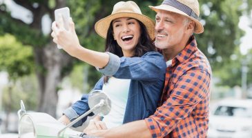 Je suis attiré par les femmes plus jeunes, est-ce normal ?