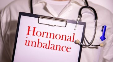 Conseil sexe : Un liquide s'écoule de mes seins, dois-je consulter ?